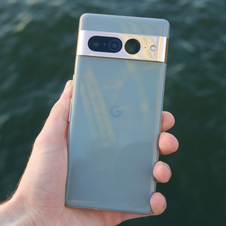 Someone holding a Google Pixel Pro 7 feat image.