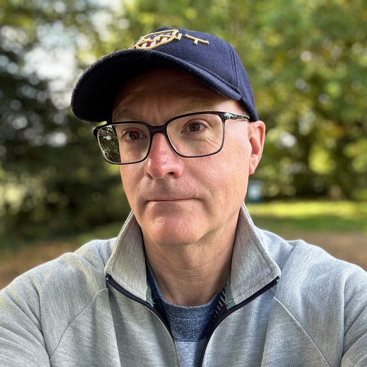 Selfie taken with the iPhone 14 Plus's front camera.