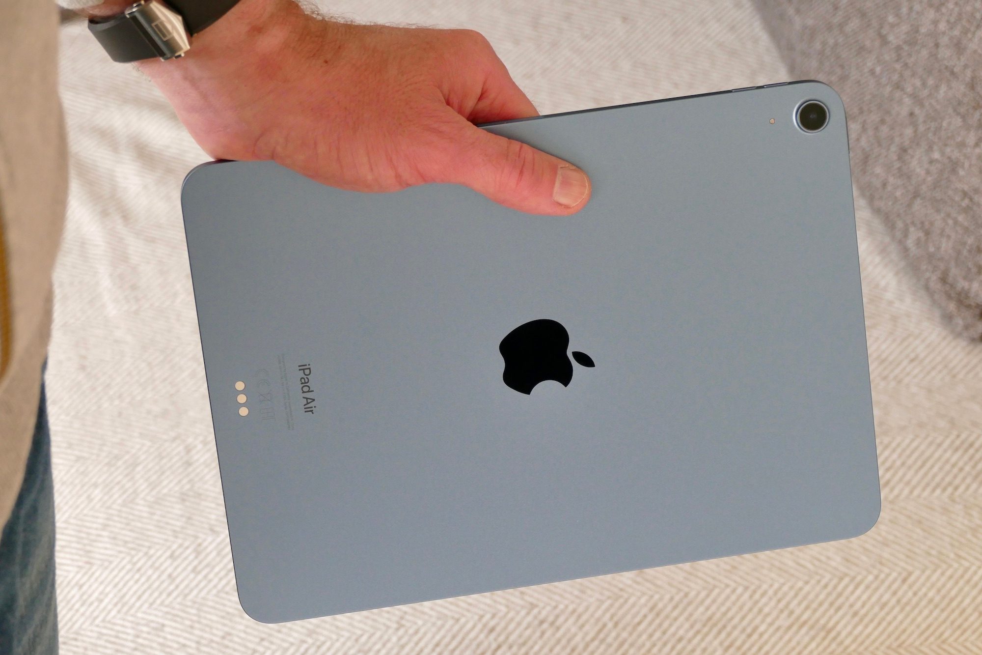 iPad Air 5 back in hand.
