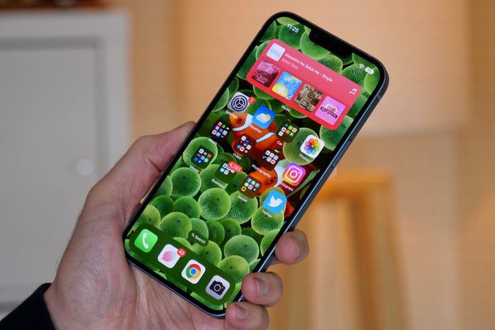 The iPhone 14 Plus's main Home screen.