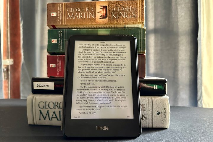 Amazon Kindle (2022) in front of book stack