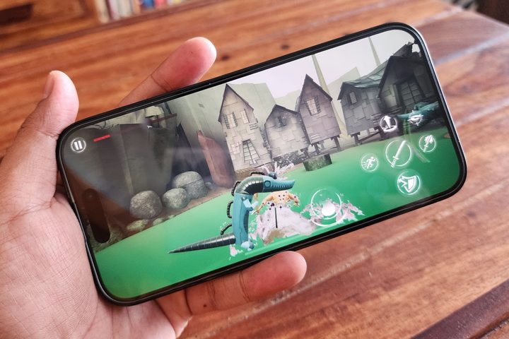 Playing Samurai Jack on the iPhone 14 Pro
