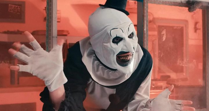 Art the Clown waves his hands in Terrifier 2.