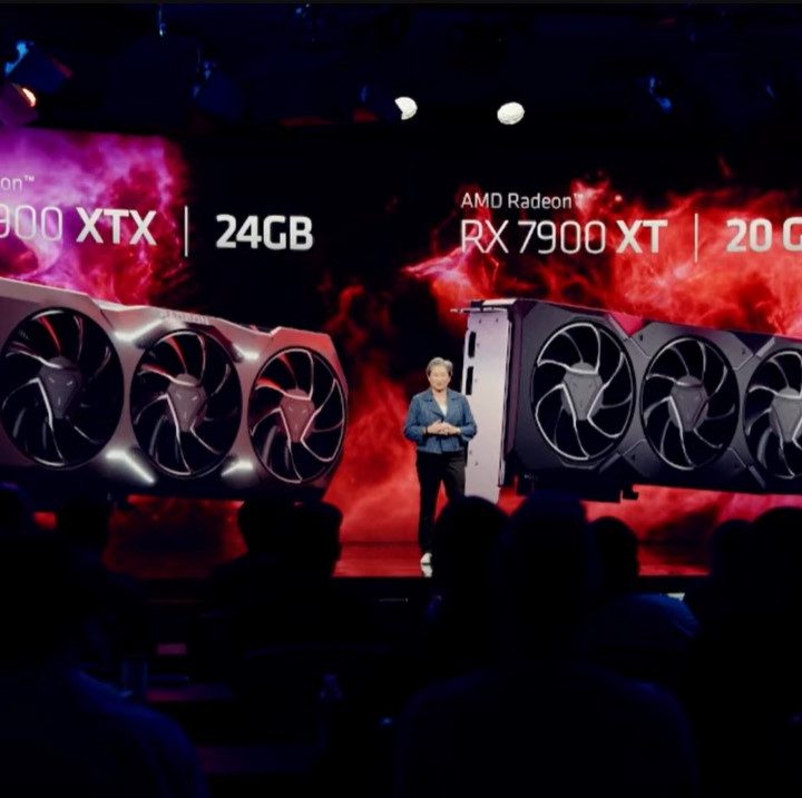 Dr. Lisa Su in front of a screen that shows the RX 7900 XTX and RX 7900 XT.