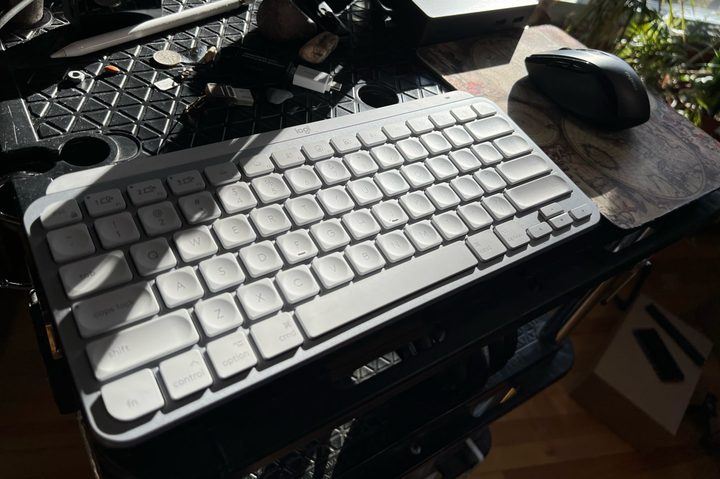 A Logitech MX Keys and Rapoo M500 mouse make it easy to switch between devices.