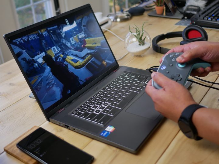 Acer 516 GE gaming with Xbox controller.