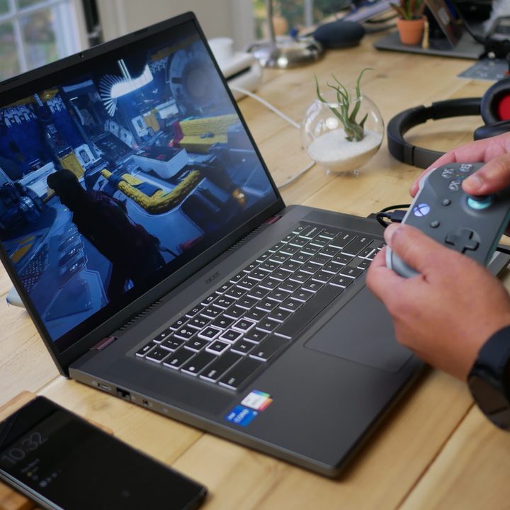 Acer 516 GE gaming with Xbox controller.