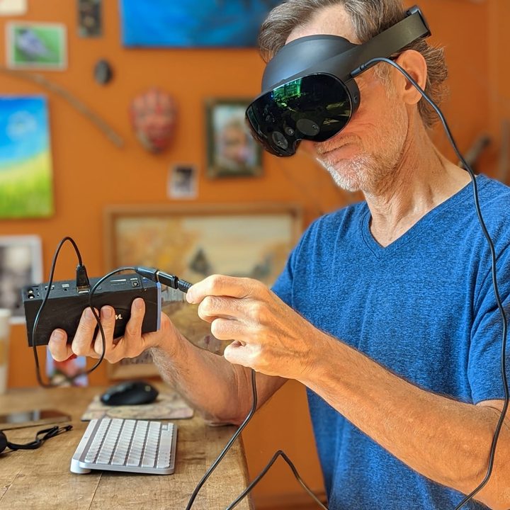 Alan Truly tries to power a Quest Pro with an ancient battery pack.
