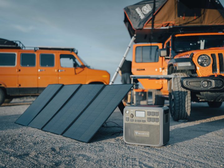 BLUETTI AC200MAX with solar panels off grid and on the beach.