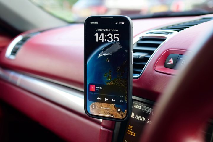 Belkin BoostCharge Magnetic Wireless Car Charger with an iPhone 14 Pro.
