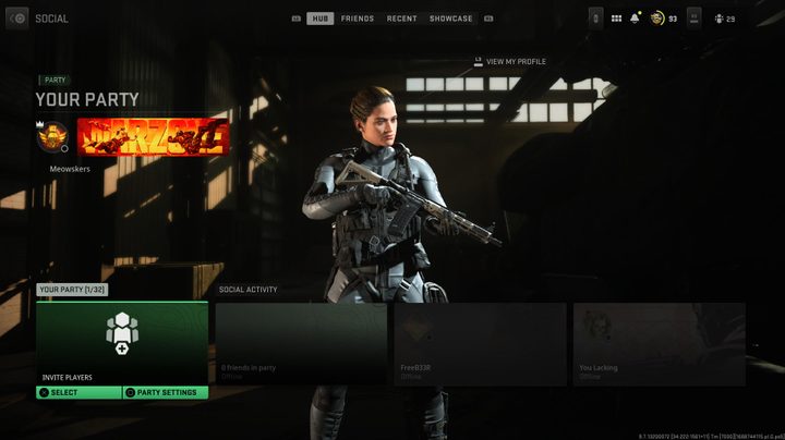 Inviting friends via Social in Warzone 2.0.