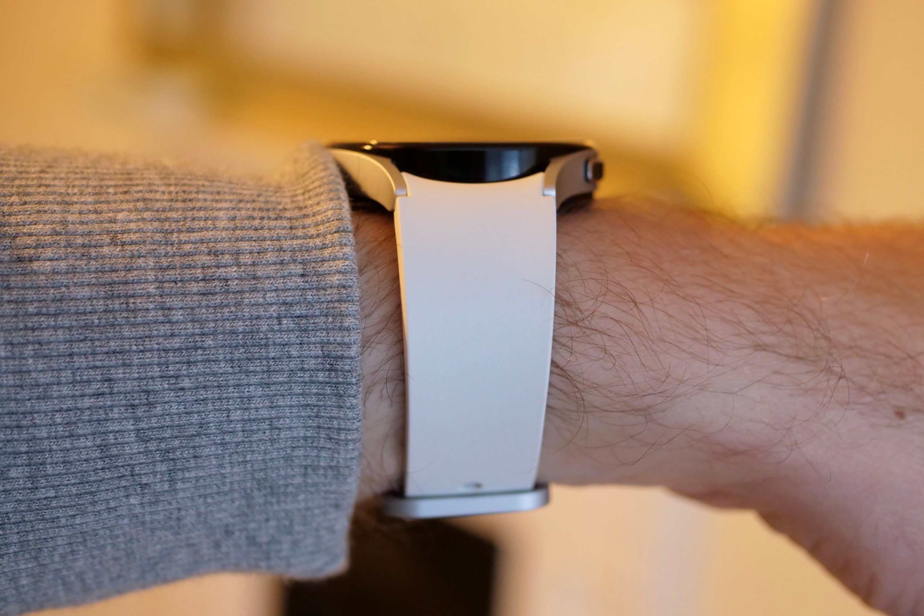 The side of the Galaxy Watch 5.