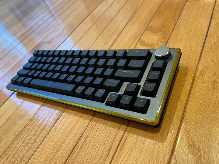 Cooler Master CK720 right angle.
