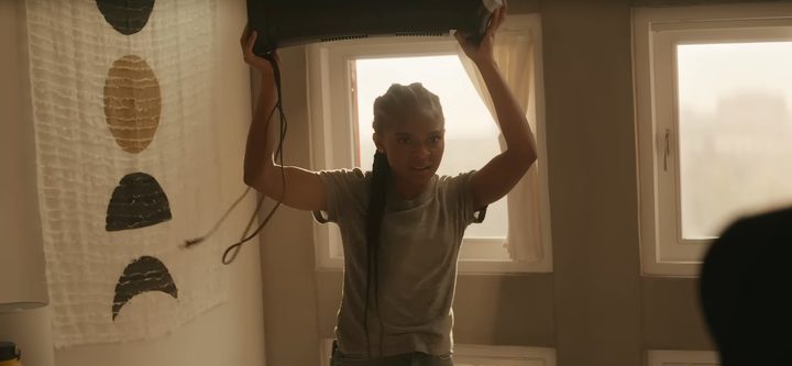 riri-holding-air-conditioner-black-panther-wakanda-forever