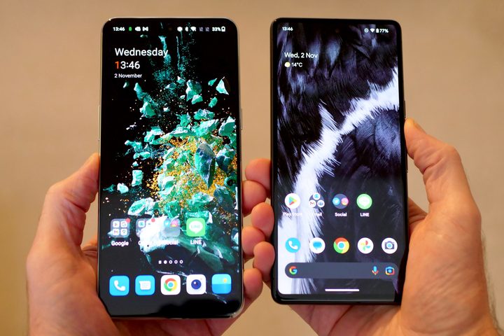 The OnePlus 10T and the Pixel 7 seen from the front.