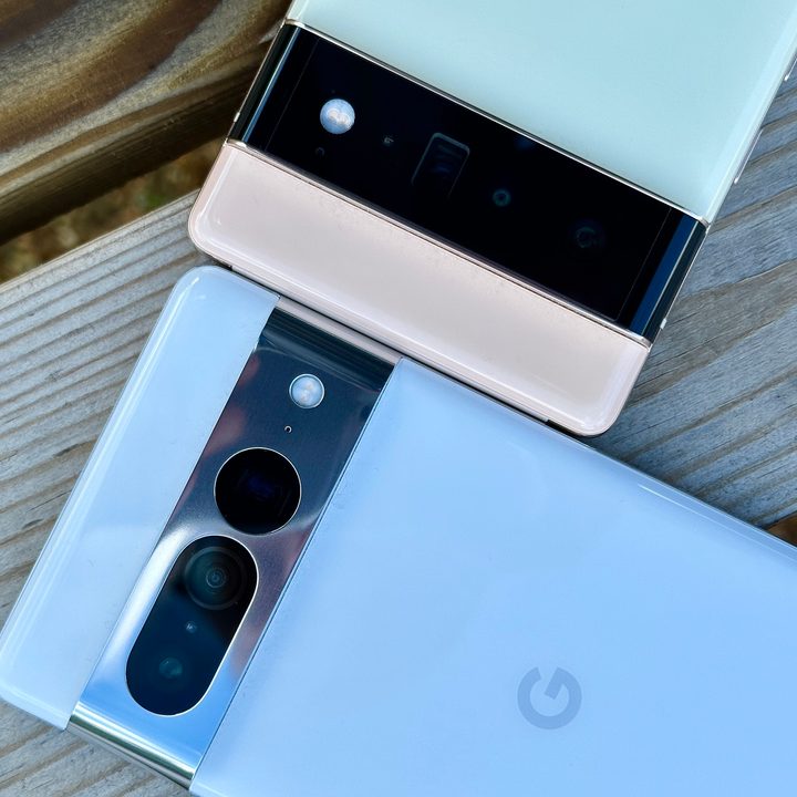 The Pixel 7 Pro and Pixel 6 Pro camera modules.