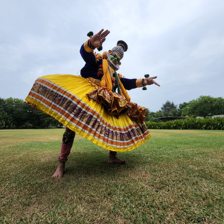 Classical Indian Kathakali dancer on grass captured with the Samsung Galaxy S22 Ultra