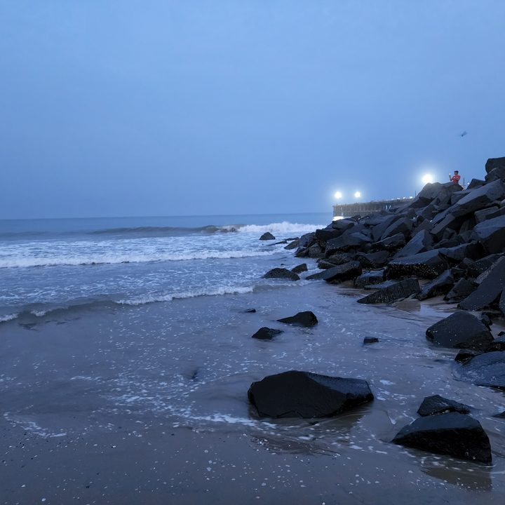 Beach with rocks at night captured with the Samsung Galaxy S22 Ultra.