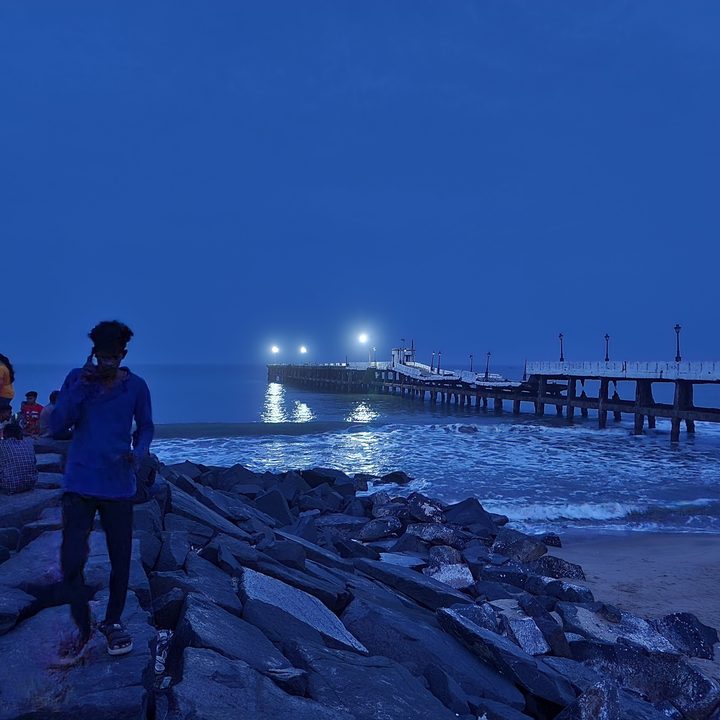 Sea beach and pier at night captured with the Samsung Galaxy S22 Ultra.