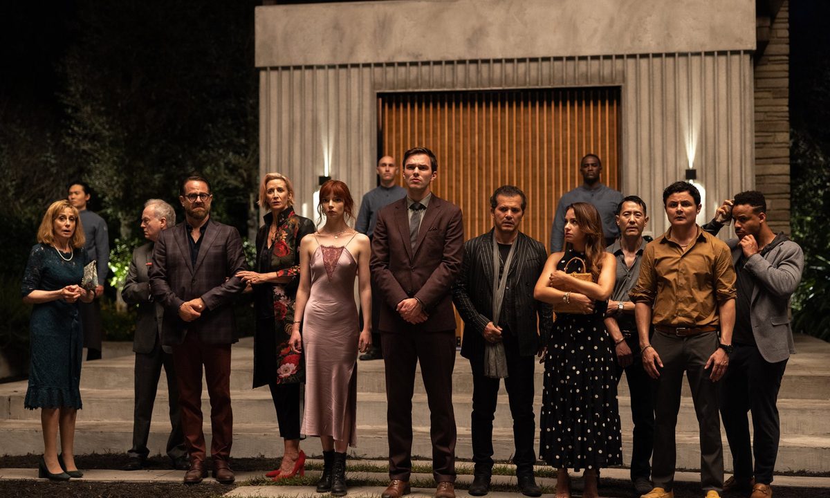 The diners all stand outside together in The Menu.