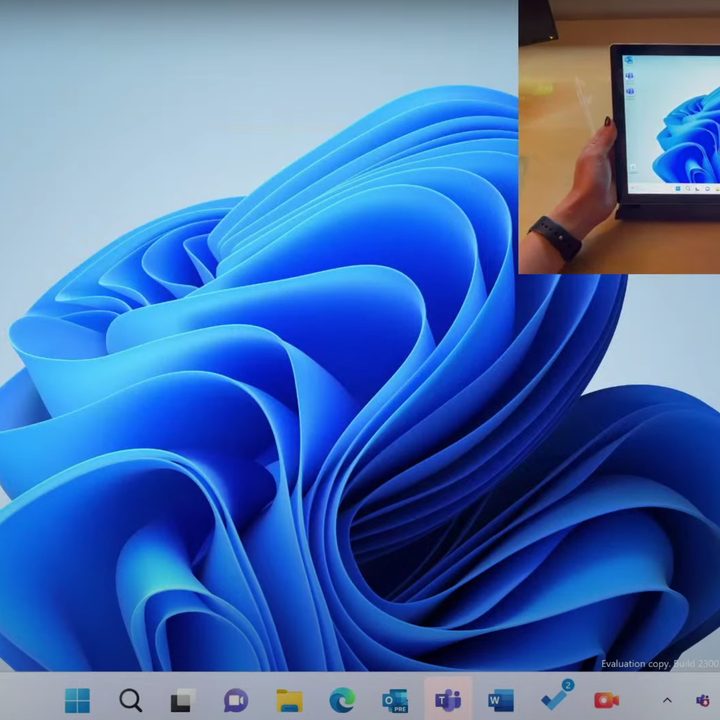Windows 11 22H2 Tablet Taskbar YouTube screenshot