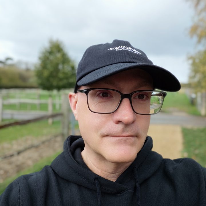Selfie camera photo taken with the Xiaomi 12S Ultra.