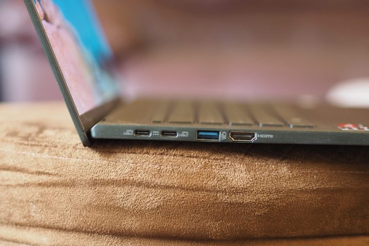 Acer Swift Edge side view showing edge and lid.