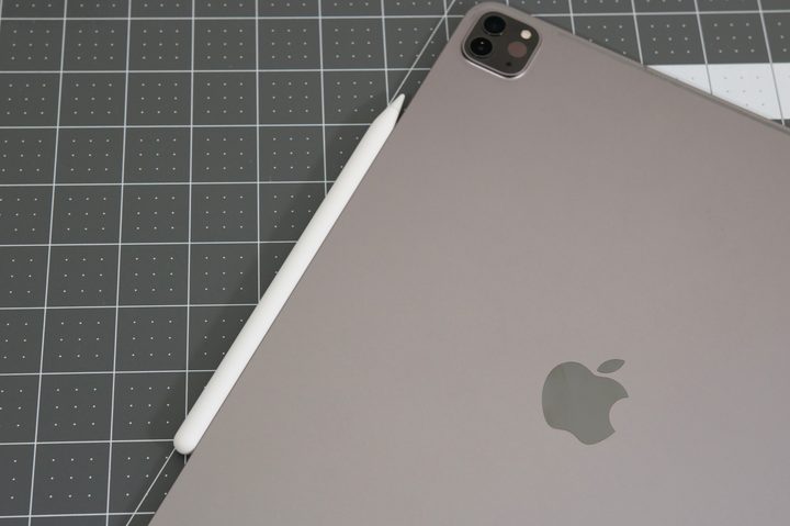 The Apple Pencil attached to the iPad Pro (2022).