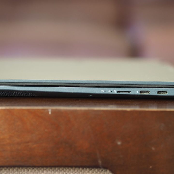 asus zenbook s 13 flip review right side