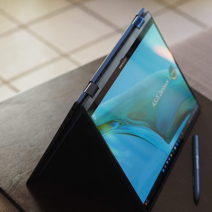 Asus ZenBook S 13 Flip tent mode.