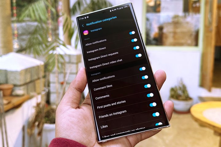 List of notification control toggles on Samsung Galaxy S22 Ultra.