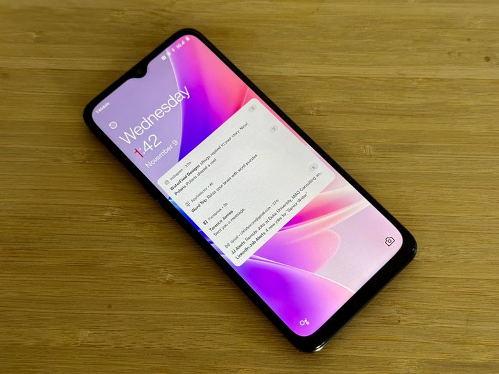 OnePlus Nord N300 5G display with notifications