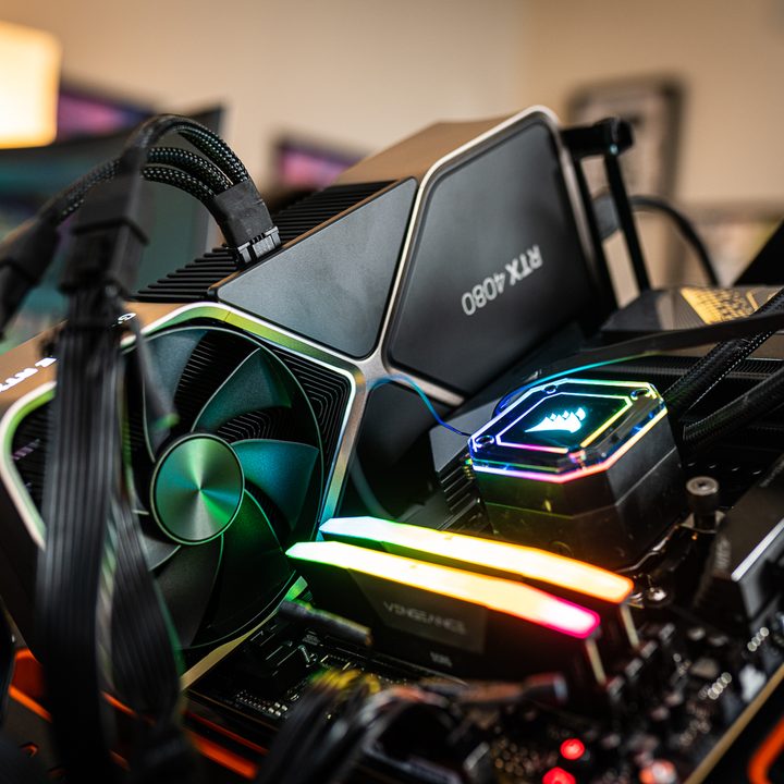 The RTX 4080 in a running test bench.