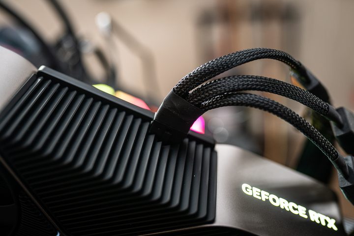 Power connection on the RTX 4080.