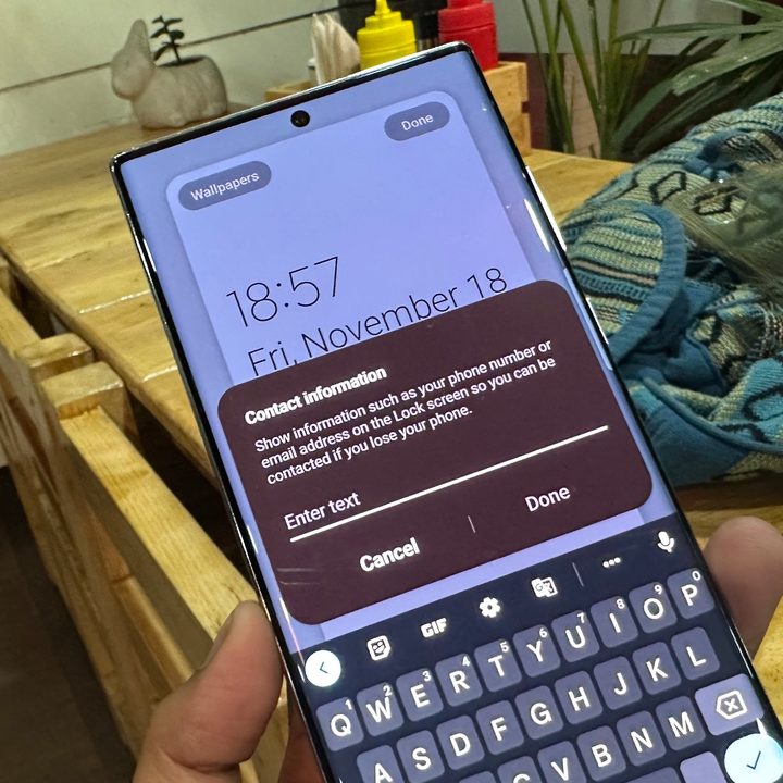 Lock screen contact info in One UI 5.