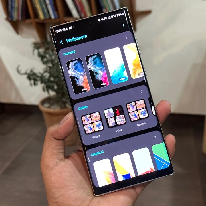 Wallpaper customization in One UI 5.