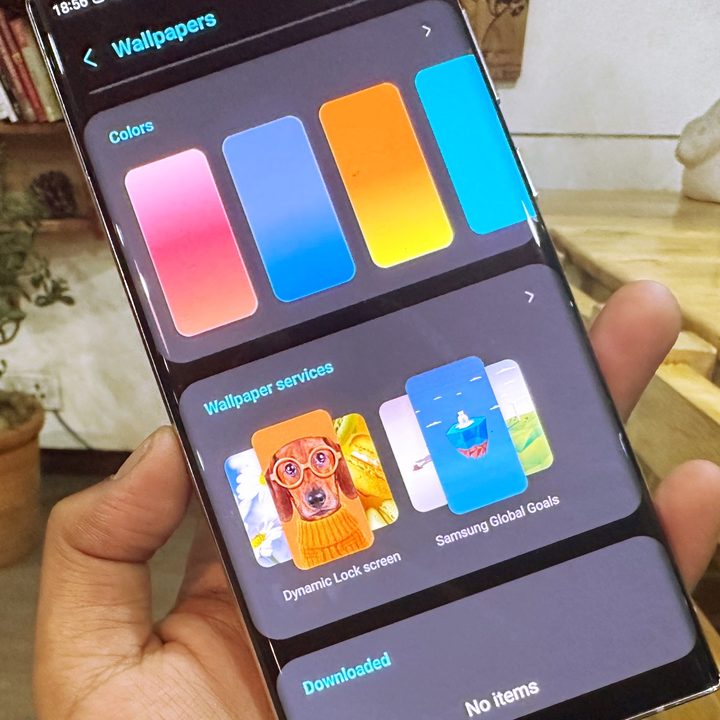 Lock screen wallpaper in One UI 5.