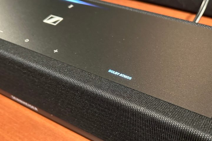 Dolby Atmos indicator: Sennheiser Ambeo Soundbar Plus.