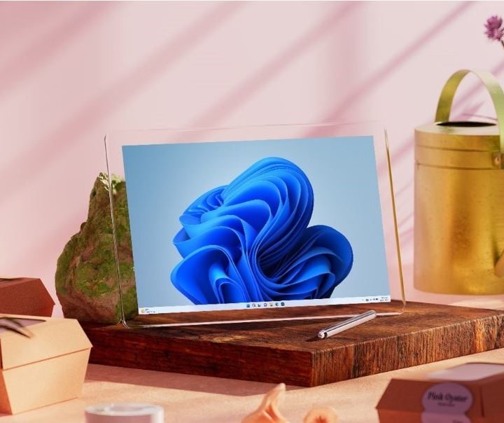 Microsoft has released a new Windows 11 feature that makes the OS photos app compatible with Apple's iClould.