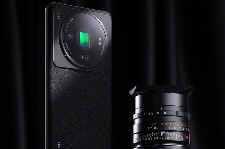 Xiaomi 12S Ultra Concept with separate lens.