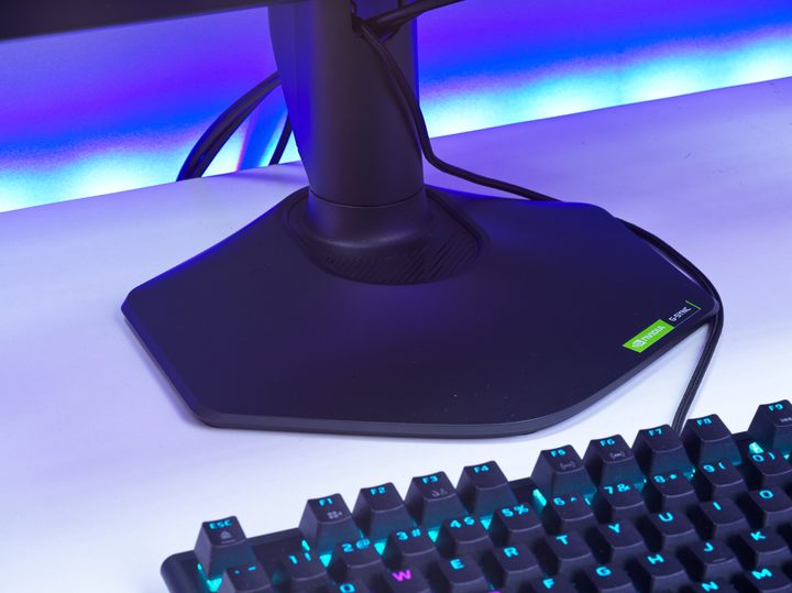 Alienware AW2524H stand on desk.