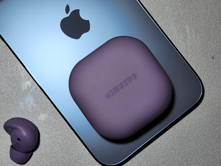 Galaxy Buds 2 Pro on the iPhone 13 Pro Max
