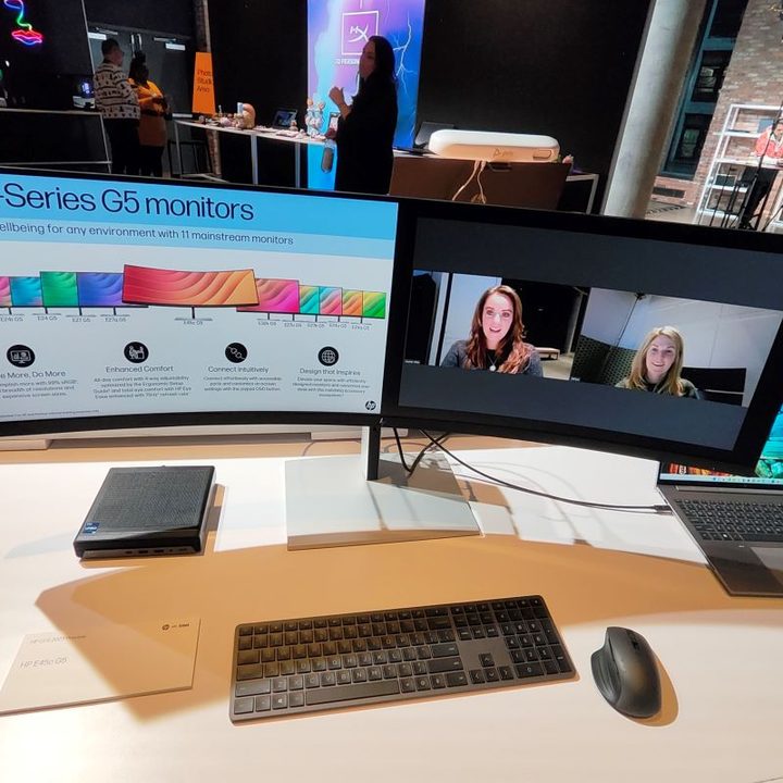 The HP E45c G5 showcasing its dual-display mode.