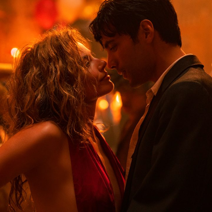 Margot Robbie dances with Diego Calva in Babylon.