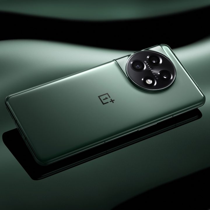 OnePlus 11 in green.