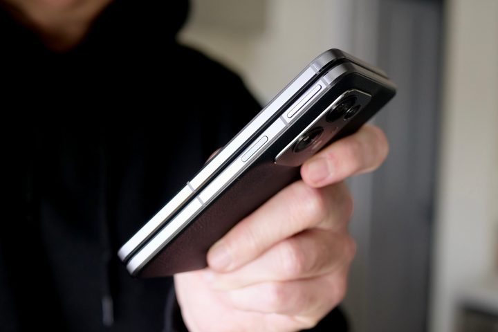 The Oppo Find N2 seen from the side.