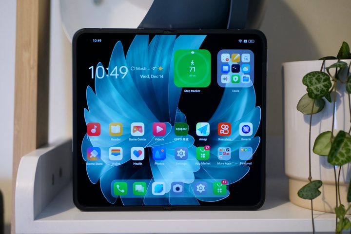 The Oppo Find N2's open screen.