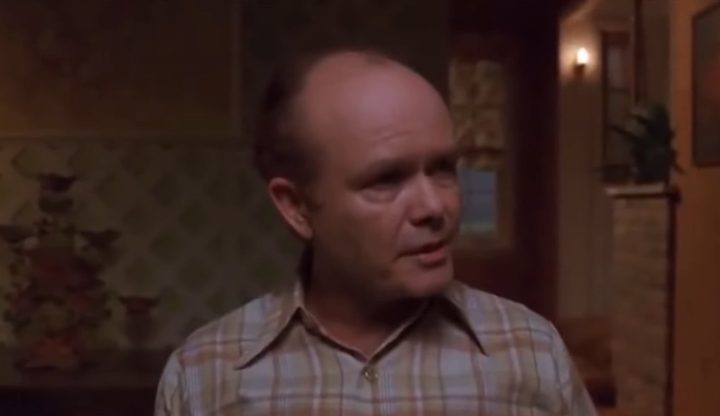Red sitting at the dinner table in "That '70s Show."