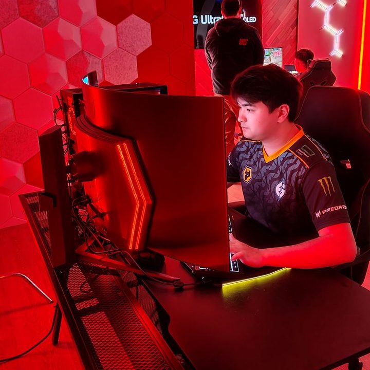 Members of the eSports team Evil Geniuses play on the LG UltraGear OLED gaming monitors.