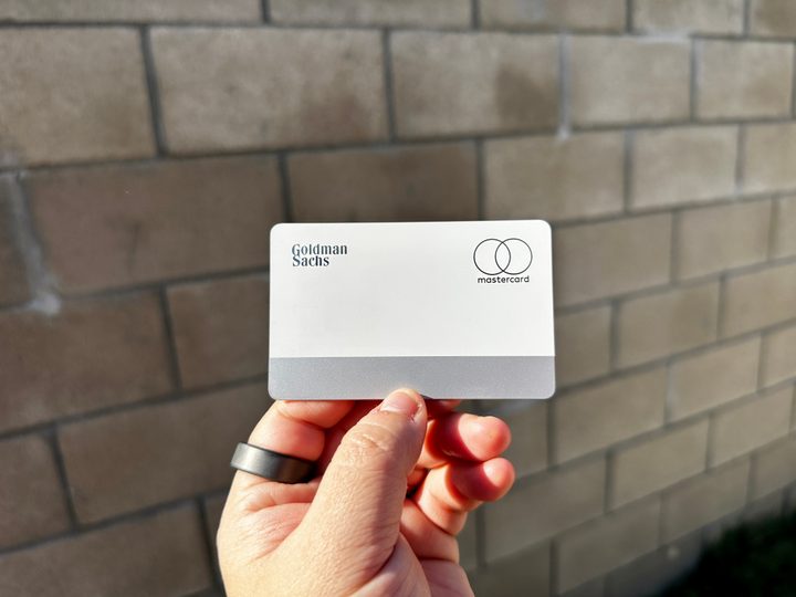 The back of an Apple Card with the Goldman Sachs and Mastercard logo